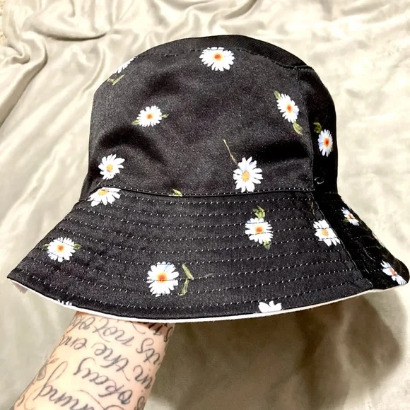Alice + Olivia | Accessories | Ao X Fabfitfun Reversible 